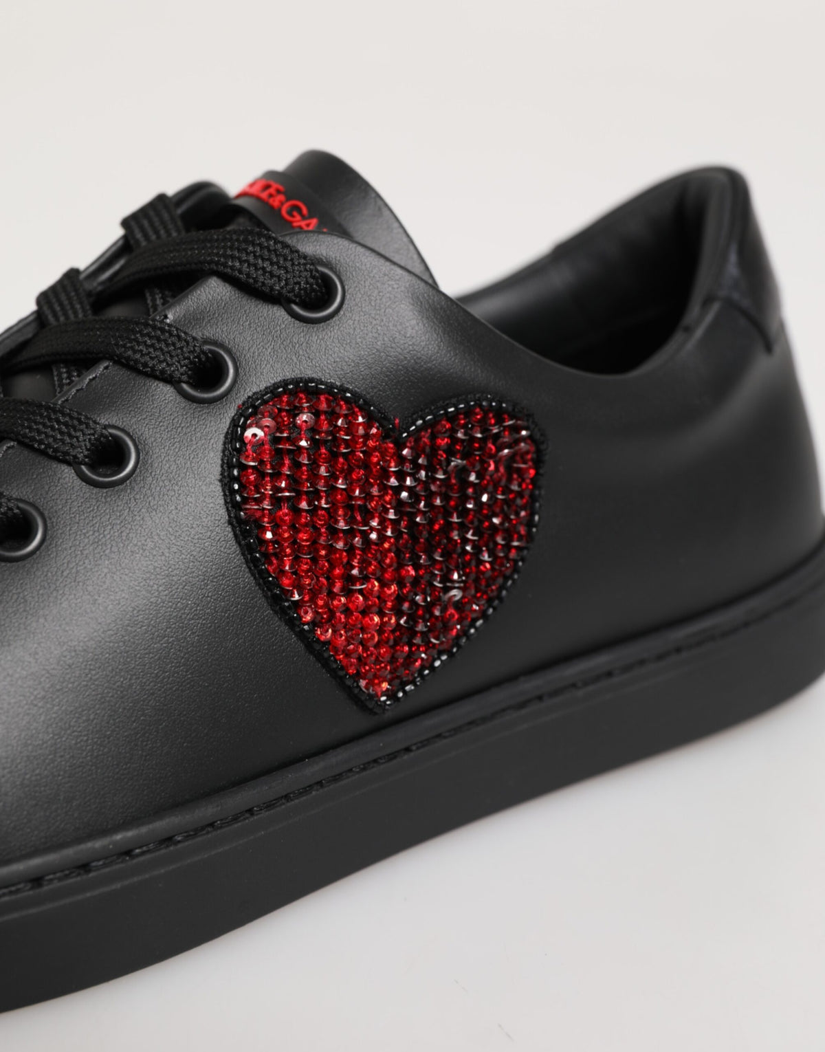 Dolce & Gabbana Schwarze Leder Crystal Heart Low Top Sneaker Schuhe
